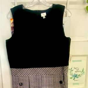 The jumpsuit has pockets, decently sized.